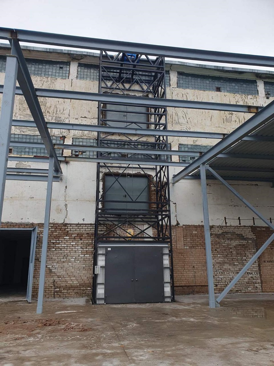 Подъемник в металлокаркасной шахте на 3 остановки, 3000 кг в Сорочинске